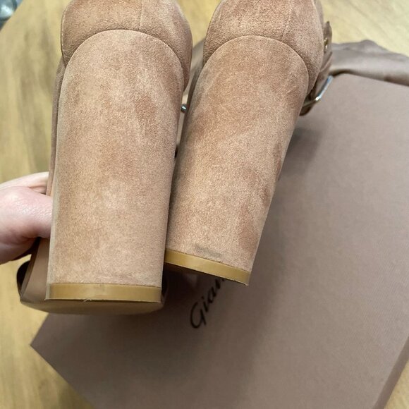 Gianvito Rossi Hayes Buckle Detail Heels Size 7.5 Tan - Picture 8 of 11